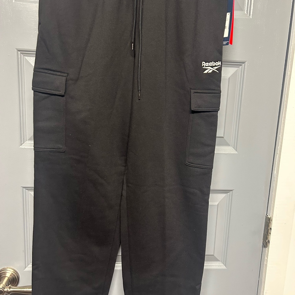 Reebok Identity cargo fleece sweater pants. NWT. Mens size large - Picture 2 of 9